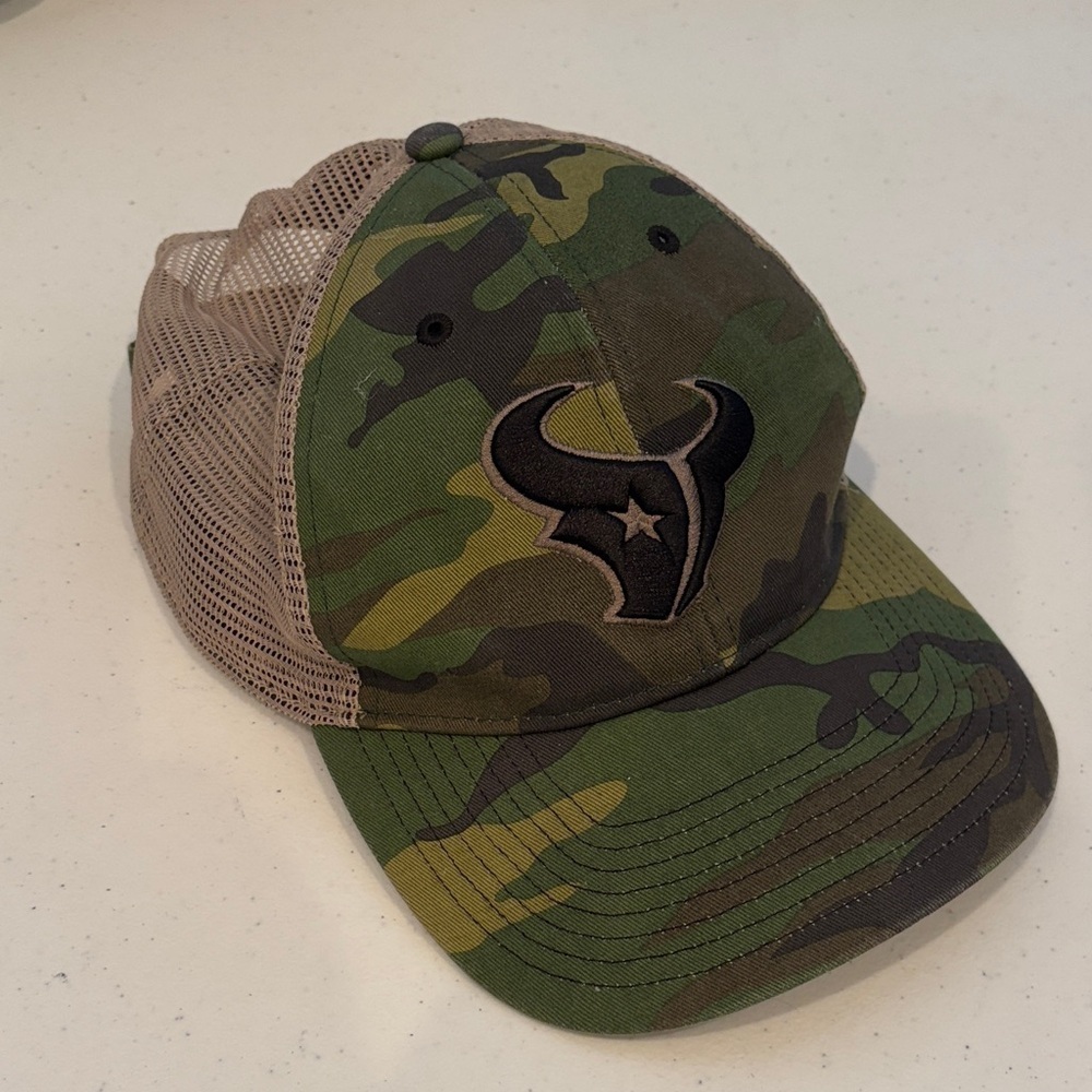 NWOT Houston Texans Camo Velcro Mesh Truckers Hat